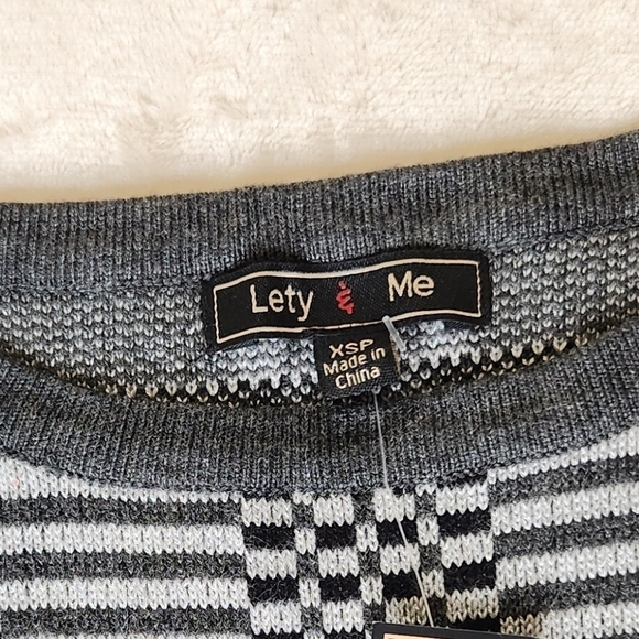 Lety & Me Black and Gray Sweater Size XSP - Picture 4 of 10
